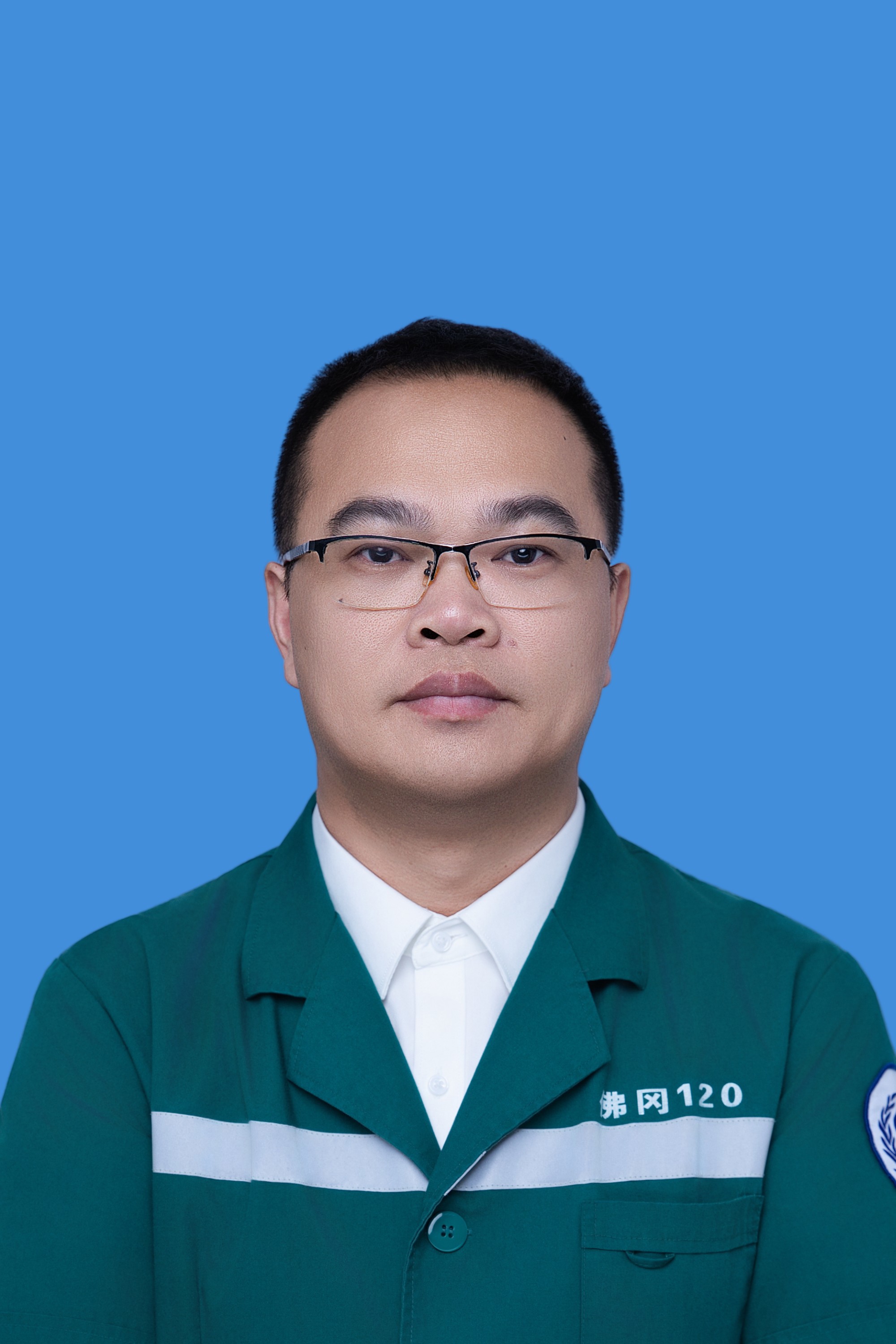 急诊科副主任医师 范文锋