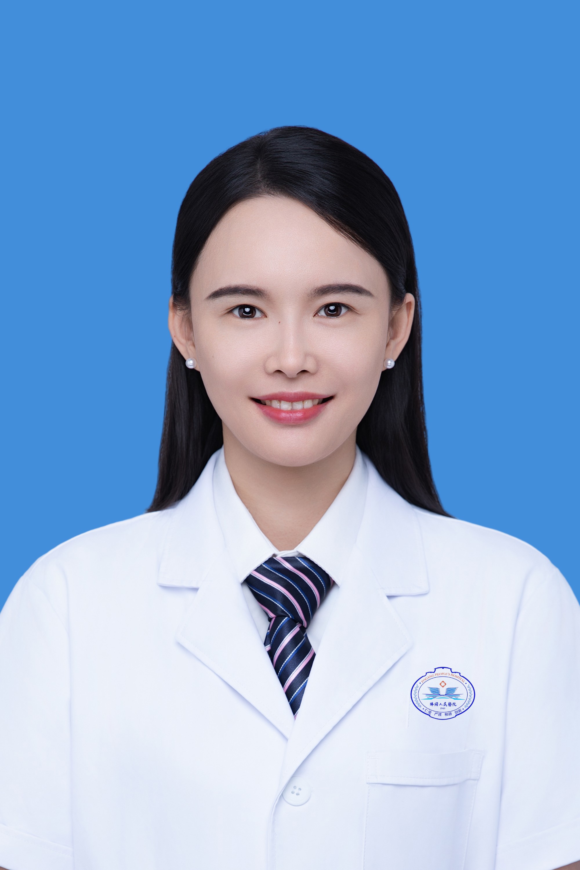 五官科副主任医师 范敏芳